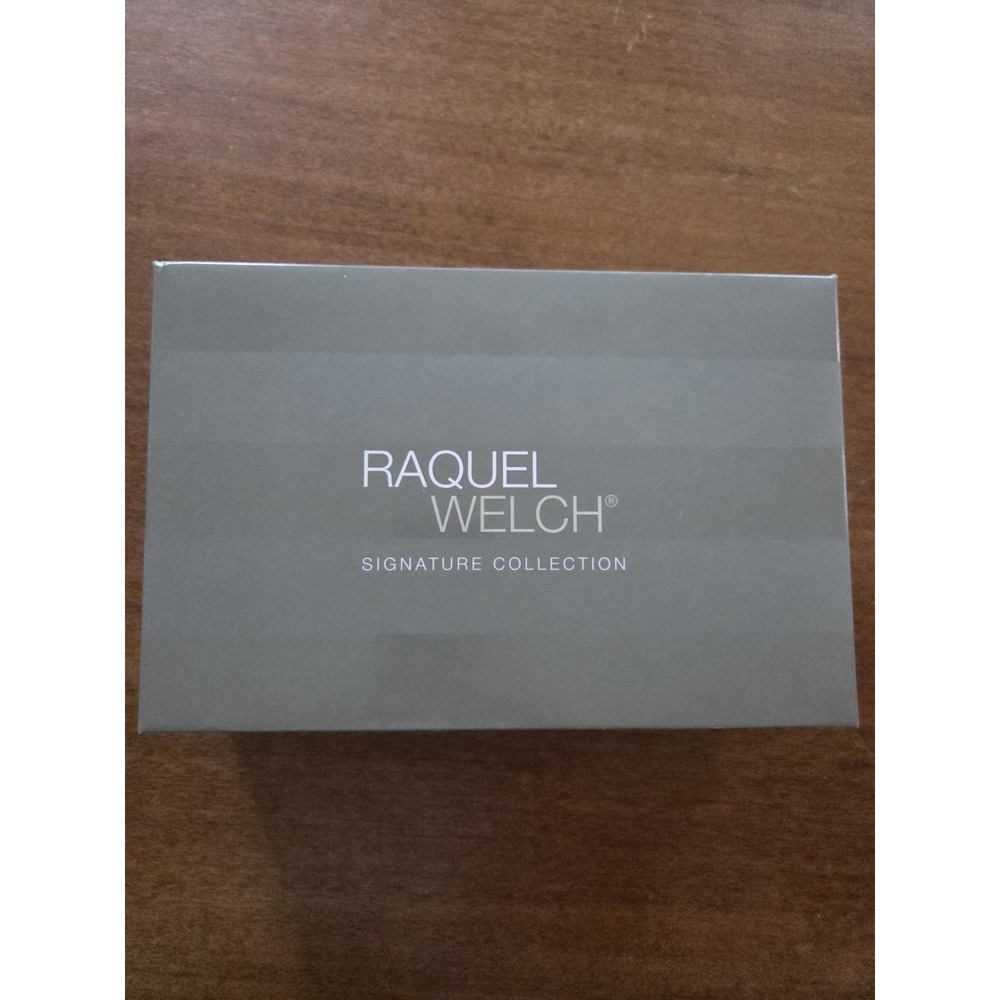 Raquel Welch Cinch Wig SS29/20 average Strawberry Blonde hairuwear